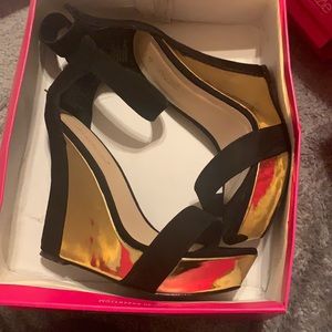 Black and gold Wedges